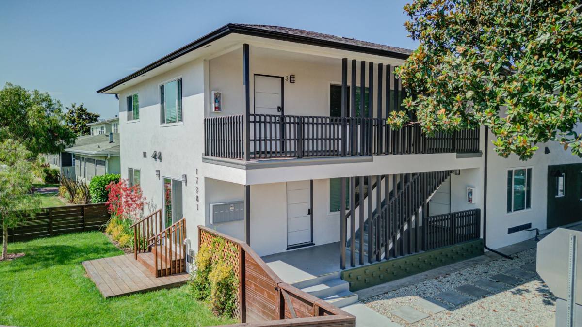 Apartment for rent at 17901 Crenshaw Blvd, Torrance, CA 90504