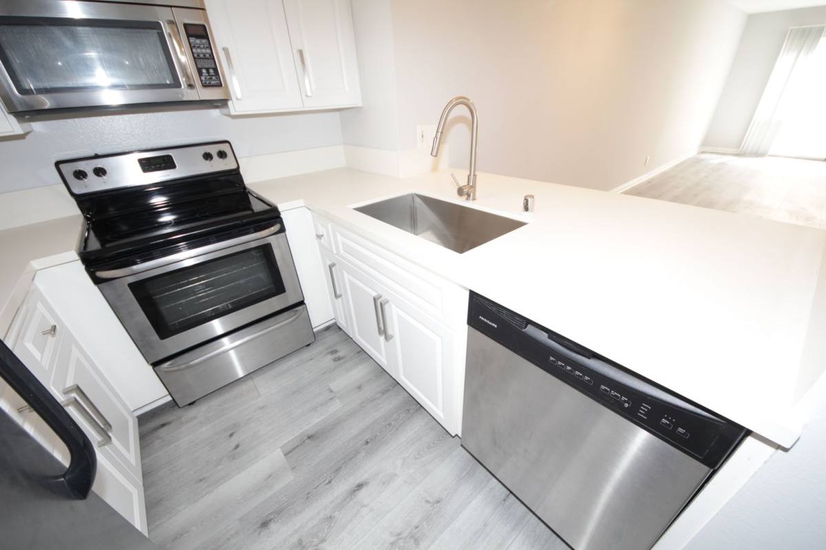 Apartment for rent at 219 Montana Ave, Santa Monica, CA 90403