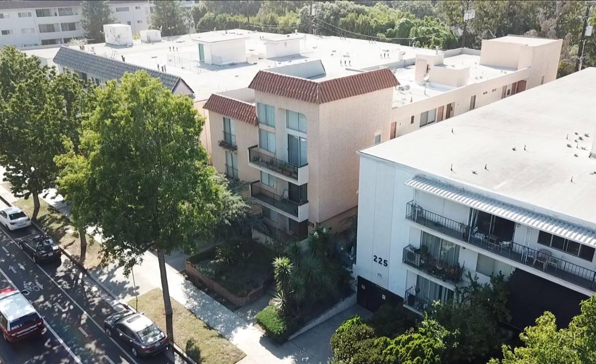 Apartment for rent at 219 Montana Ave, Santa Monica, CA 90403
