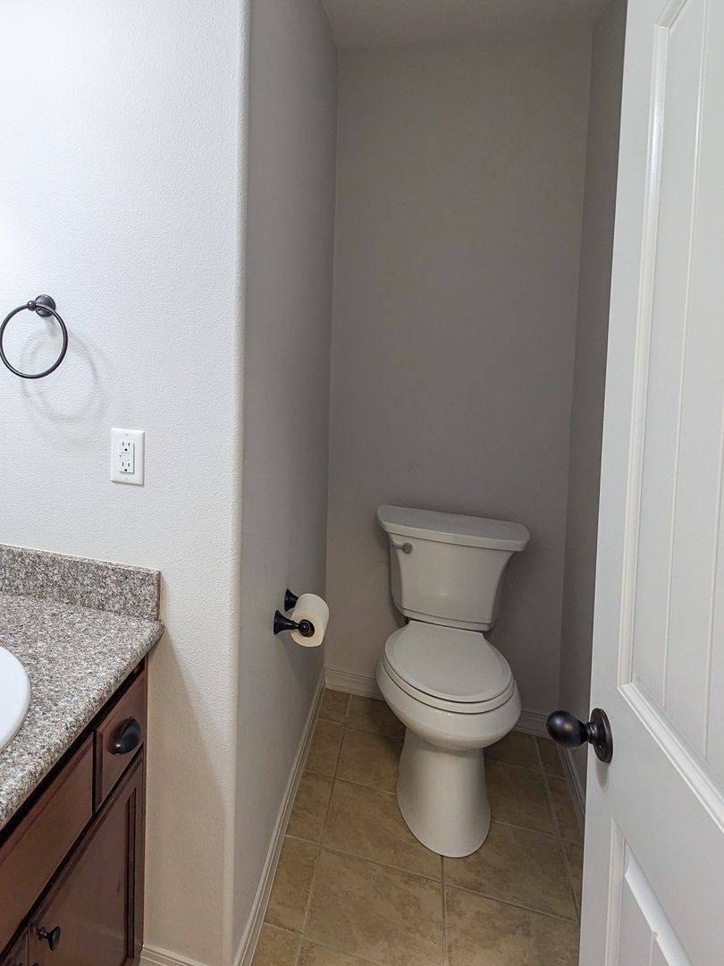 Apartment for rent at 407 & 409 Madrona Ave SE, Salem, OR 97302
