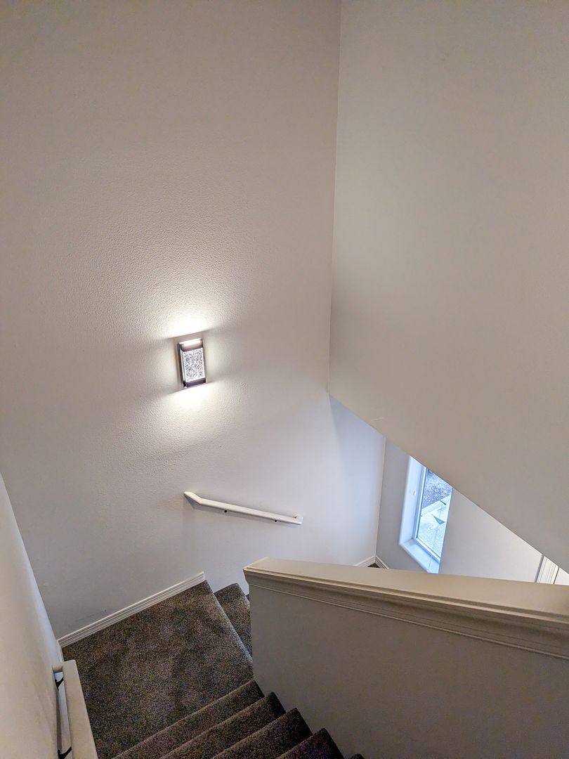 Apartment for rent at 407 & 409 Madrona Ave SE, Salem, OR 97302