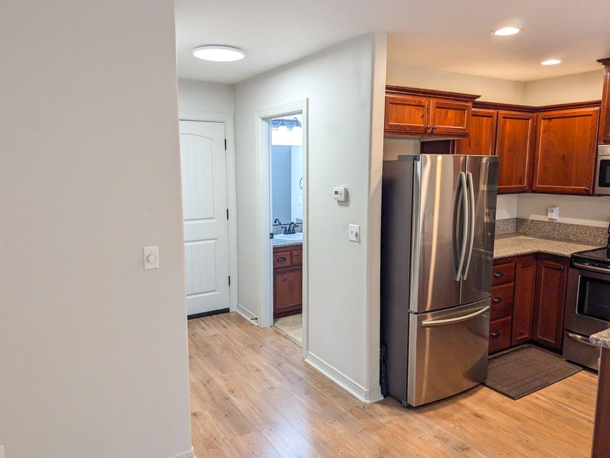 Apartment for rent at 407 & 409 Madrona Ave SE, Salem, OR 97302