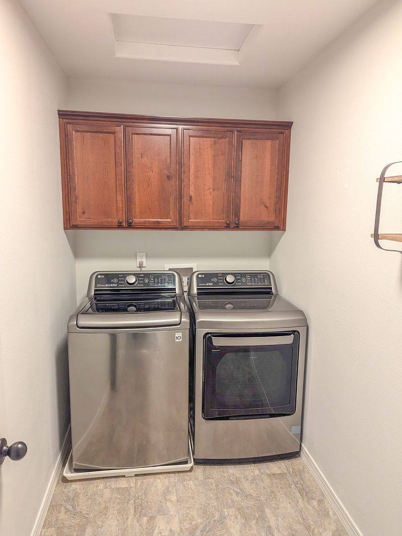 Apartment for rent at 407 & 409 Madrona Ave SE, Salem, OR 97302