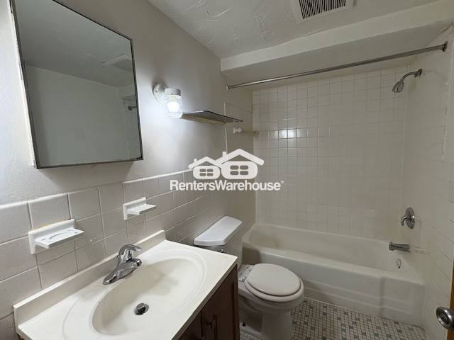 Apartment for rent at 5749 33rd Ave S #2, Minneapolis, MN 55417