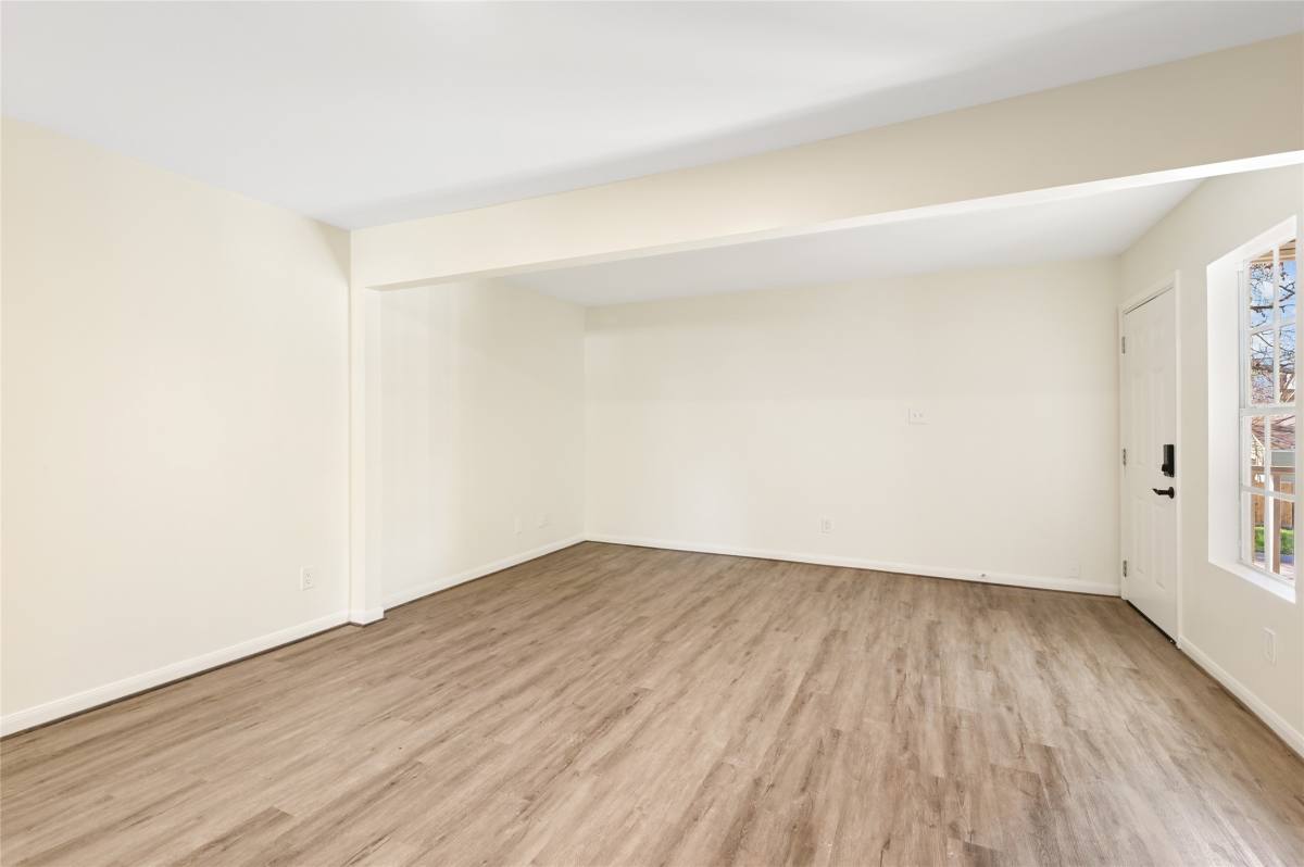 Apartment for rent at 1011 W 10th St #3, Houston, TX 77008