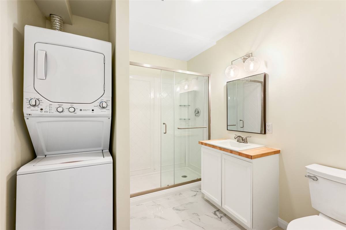 Apartment for rent at 1011 W 10th St #3, Houston, TX 77008