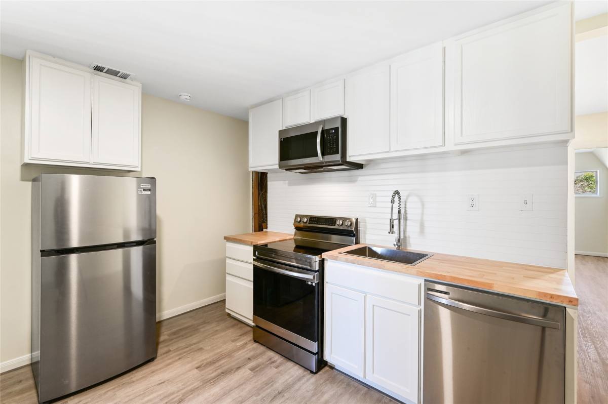 Apartment for rent at 1011 W 10th St #3, Houston, TX 77008