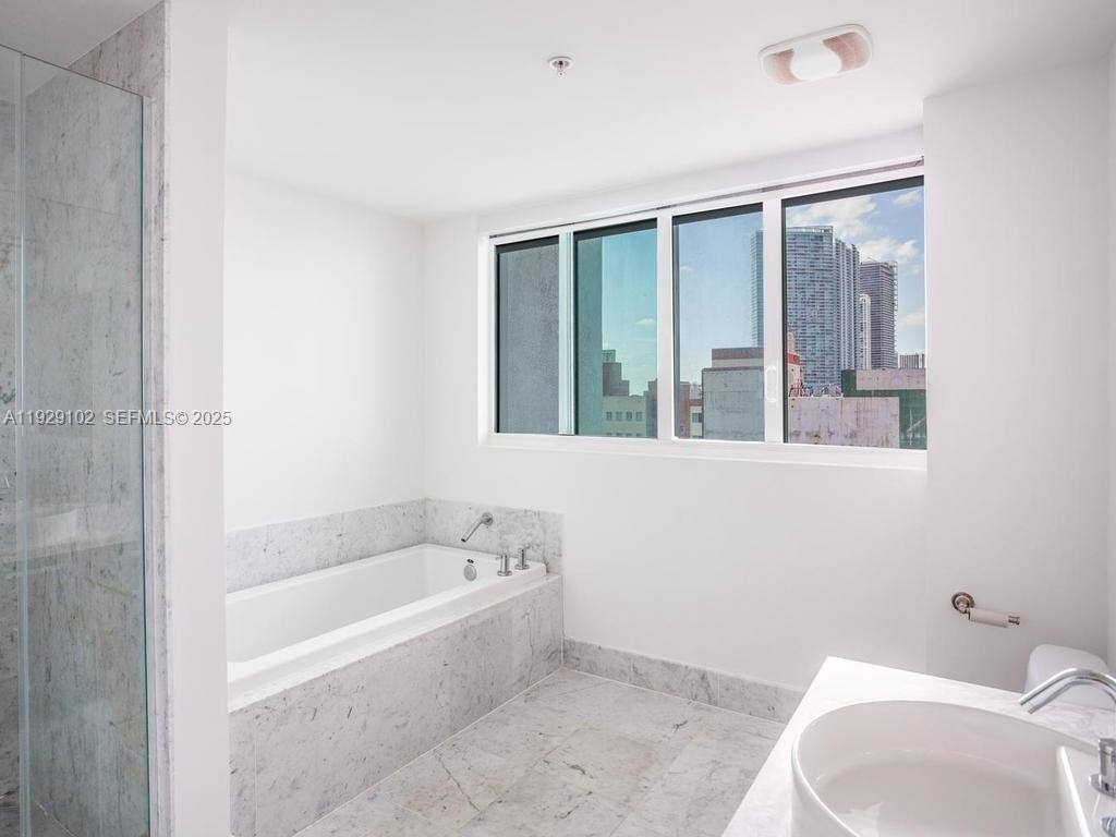 Apartment for rent at 244 Biscayne Blvd #2402, Miami, FL 33132