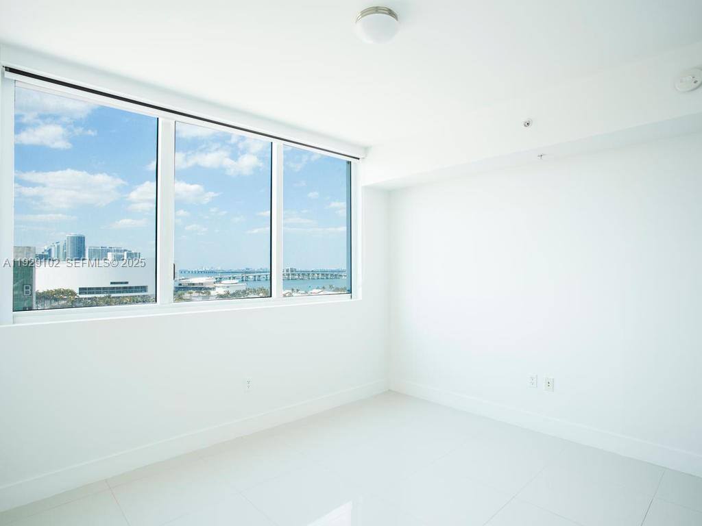 Apartment for rent at 244 Biscayne Blvd #2402, Miami, FL 33132
