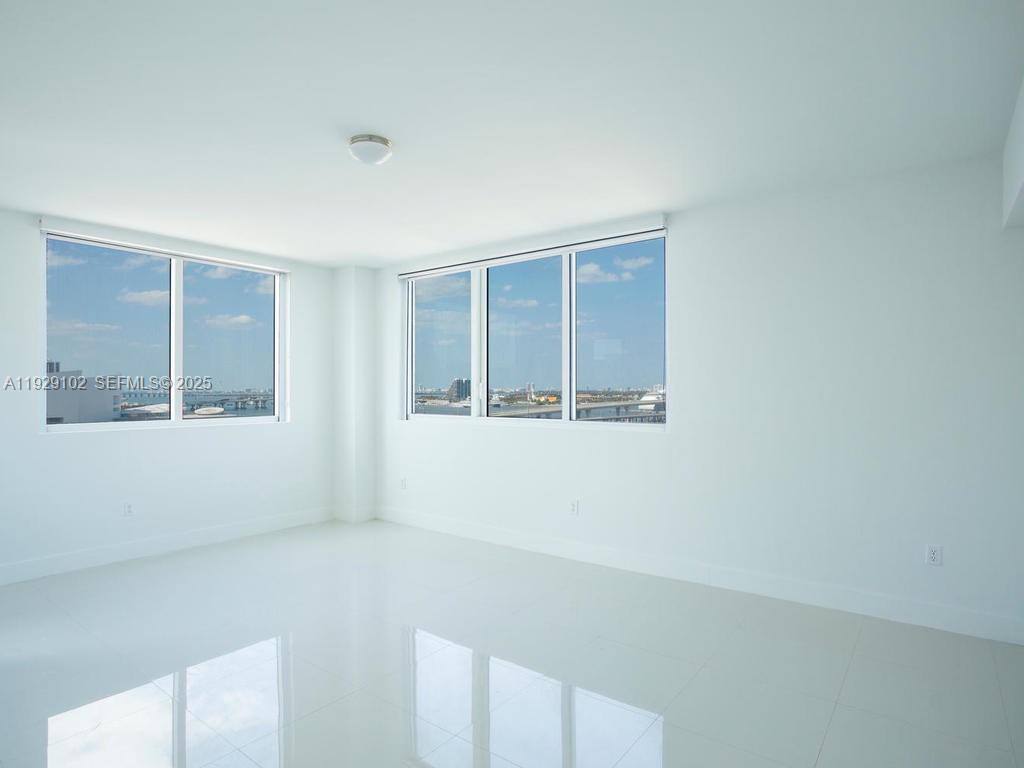 Apartment for rent at 244 Biscayne Blvd #2402, Miami, FL 33132