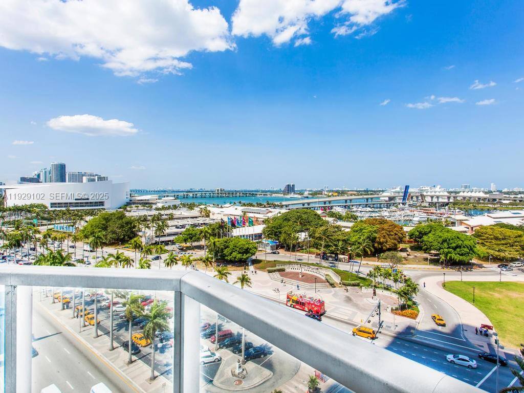 Apartment for rent at 244 Biscayne Blvd #2402, Miami, FL 33132