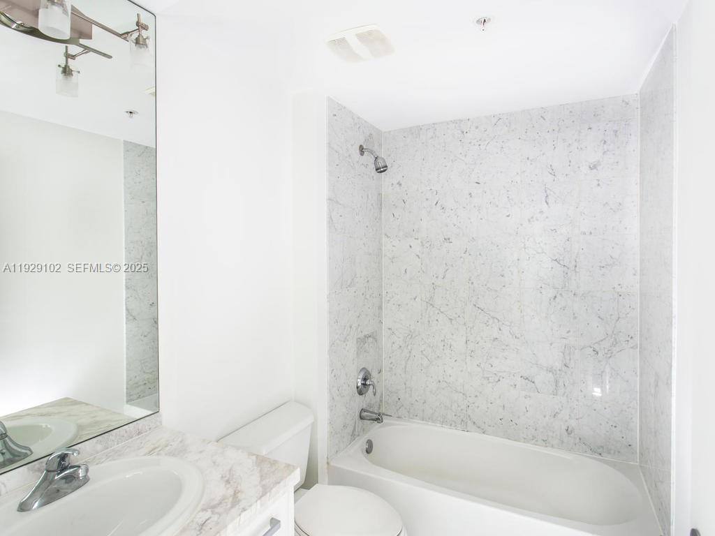Apartment for rent at 244 Biscayne Blvd #2402, Miami, FL 33132