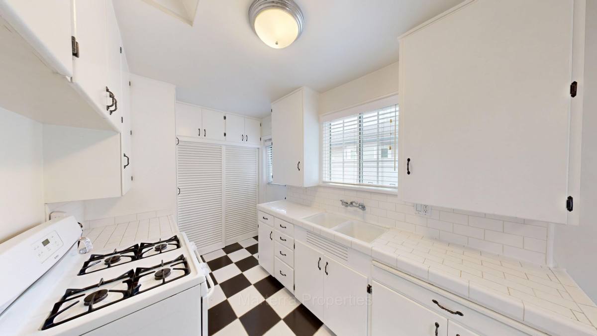 Apartment for rent at 393 & 395 Broadway, Costa Mesa, CA 92627