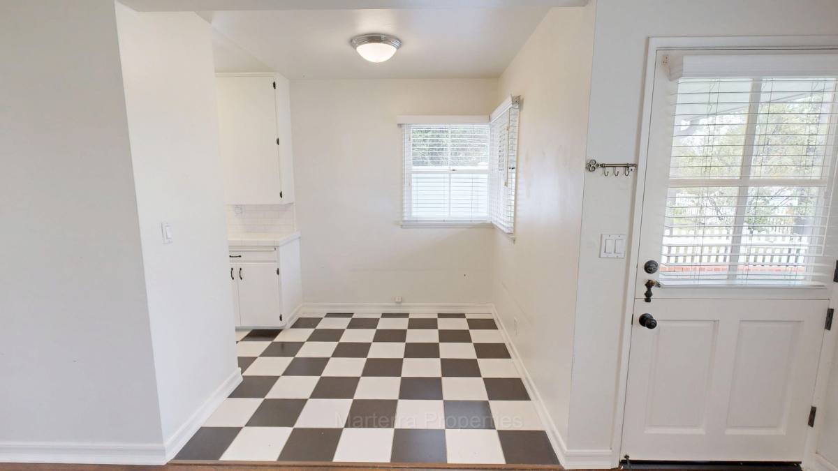 Apartment for rent at 393 & 395 Broadway, Costa Mesa, CA 92627