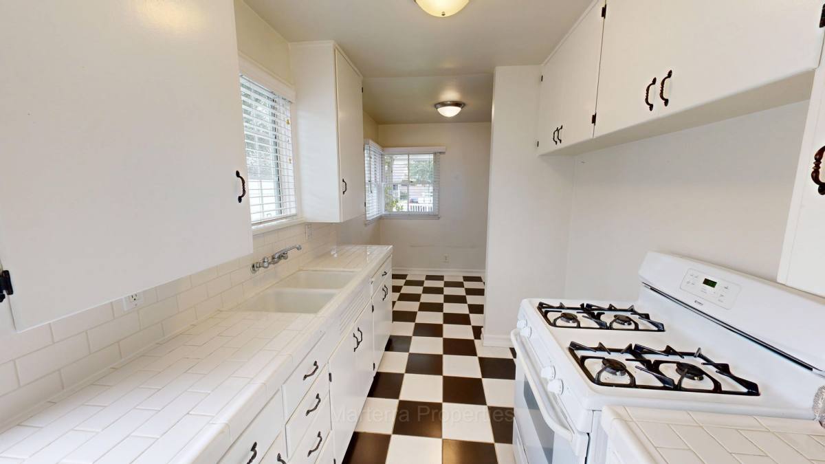 Apartment for rent at 393 & 395 Broadway, Costa Mesa, CA 92627