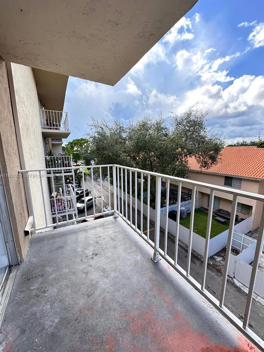 Apartment for rent at 1805 Sans Souci Blvd #420, Miami, FL 33181