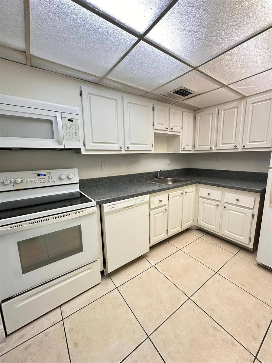Apartment for rent at 1805 Sans Souci Blvd #420, Miami, FL 33181
