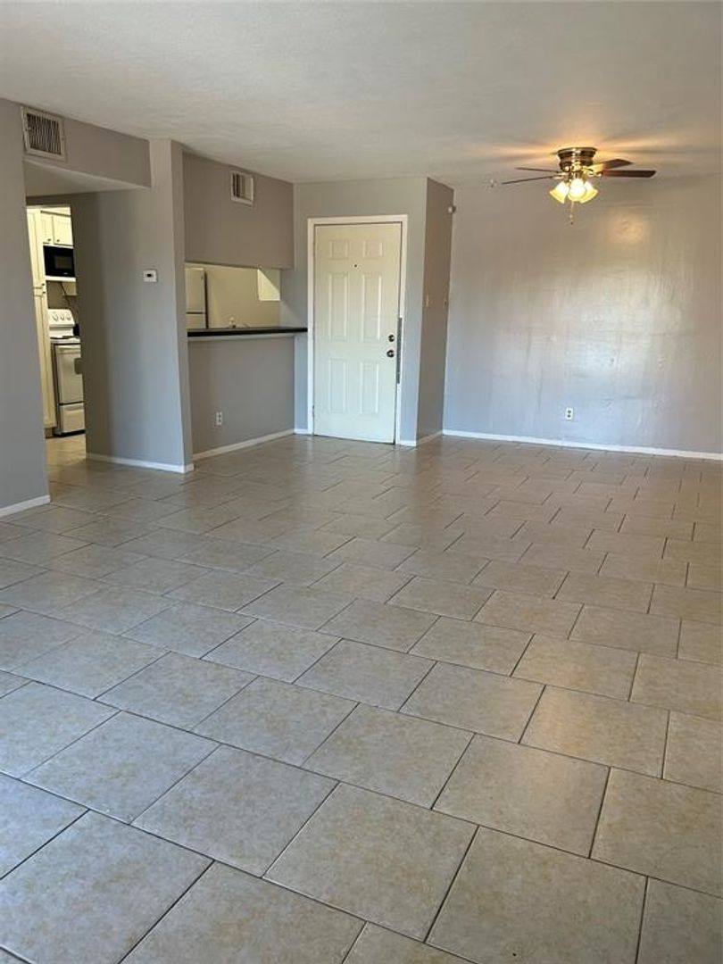 Condo for rent at 206 Plaza Verde Dr, Houston, TX 77038