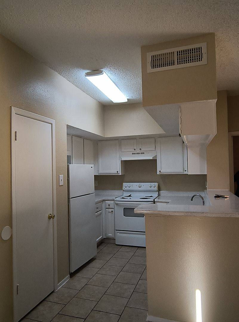 Condo for rent at 206 Plaza Verde Dr, Houston, TX 77038