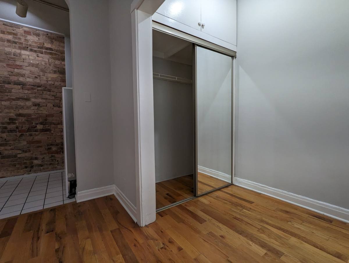 Apartment for rent at 511 W Melrose #301, Chicago, IL 60657