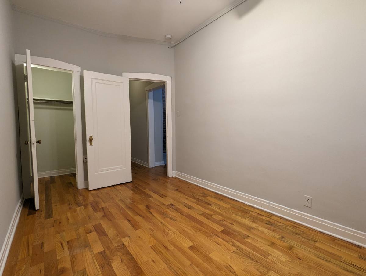 Apartment for rent at 511 W Melrose #301, Chicago, IL 60657
