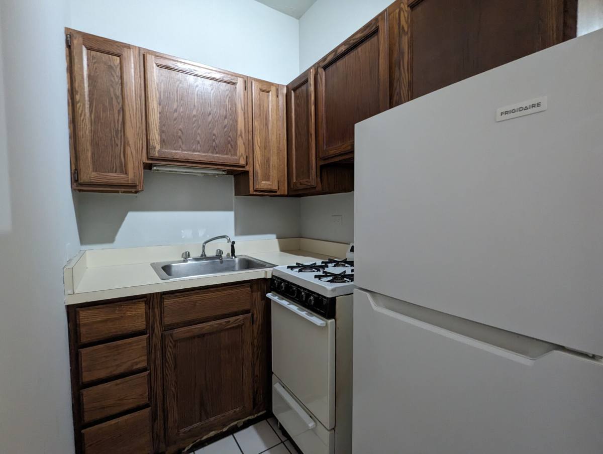 Apartment for rent at 511 W Melrose #301, Chicago, IL 60657