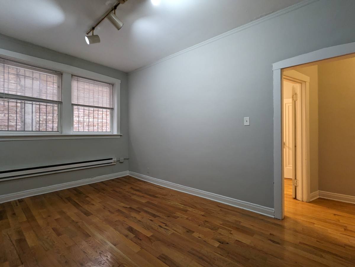 Apartment for rent at 511 W Melrose #301, Chicago, IL 60657