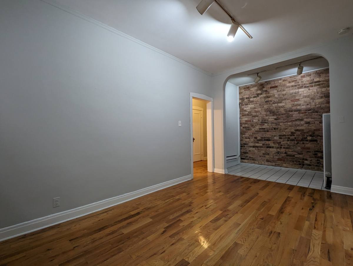 Apartment for rent at 511 W Melrose #301, Chicago, IL 60657