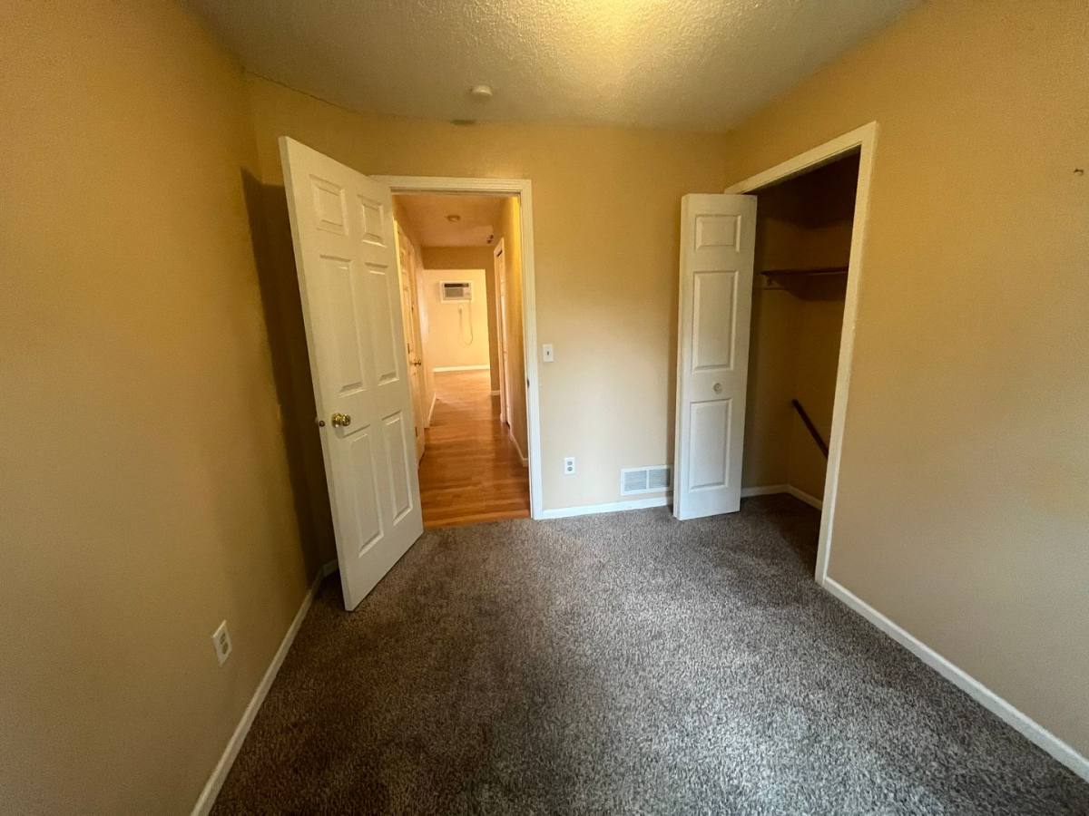 Apartment for rent at 900 Wescott Square, Saint Paul, MN 55123