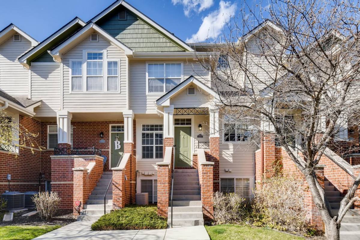Townhouse for rent at 9874 E Idaho St, Denver, CO 80247