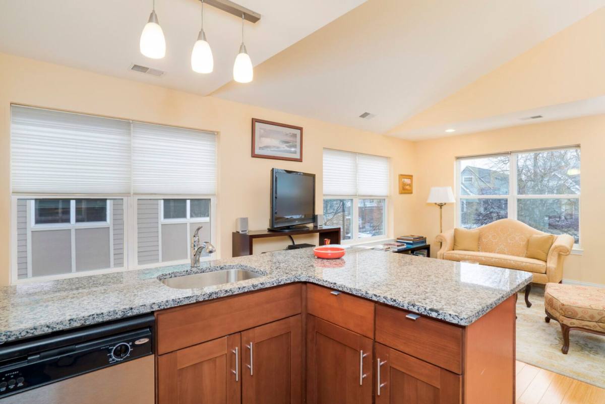 Apartment for rent at 305 W Utica St, Buffalo, NY 14222