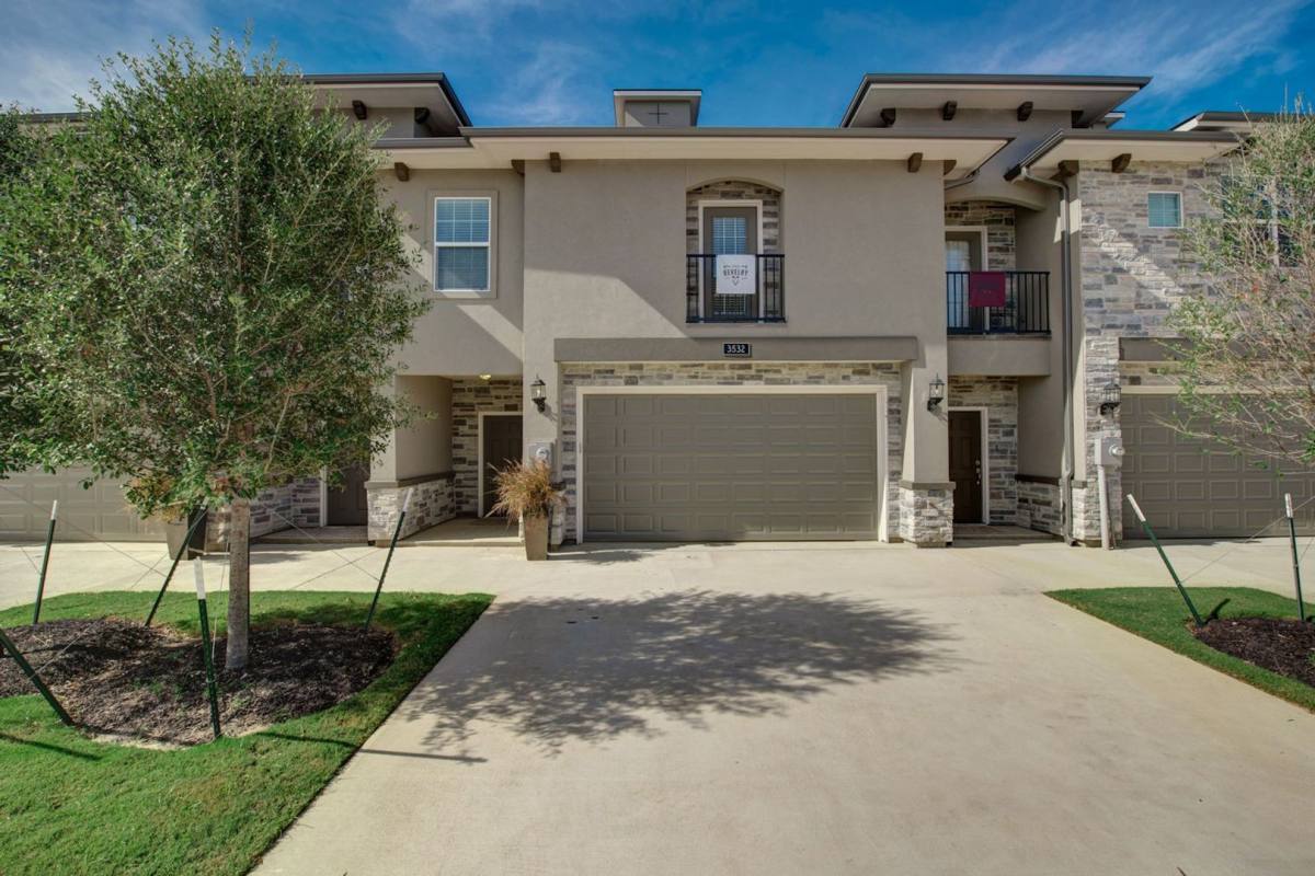Townhouse for rent at 3415 Papa Bear, College Station, TX 77845