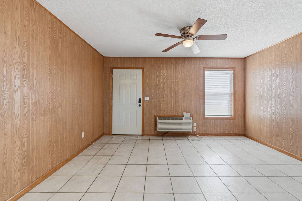 Apartment for rent at 111 Commercial, Warrensburg, MO 64093
