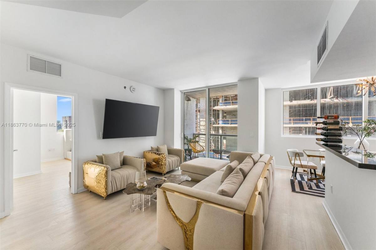 Condo for rent at 244 Biscayne Blvd #1808, Miami, FL 33132