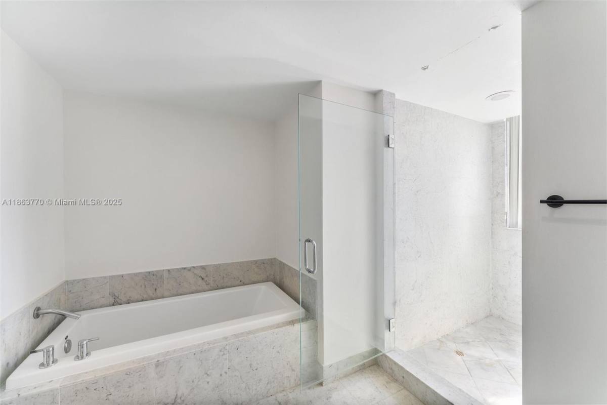 Condo for rent at 244 Biscayne Blvd #1808, Miami, FL 33132