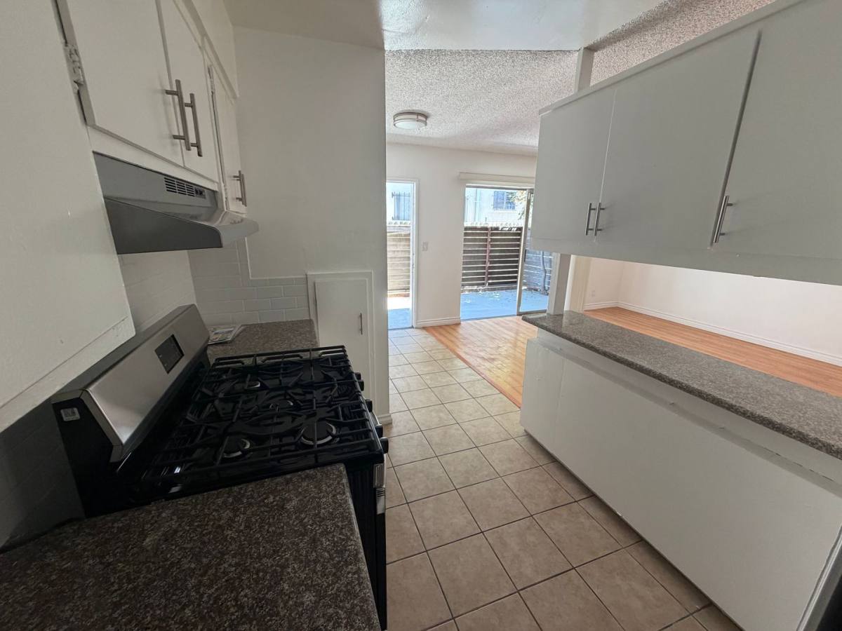 Apartment for rent at 3618 Vinton Ave, Los Angeles, CA 90034