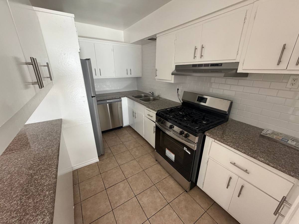 Apartment for rent at 3618 Vinton Ave, Los Angeles, CA 90034