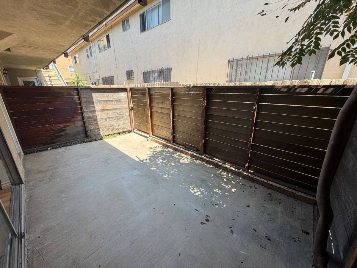 Apartment for rent at 3618 Vinton Ave, Los Angeles, CA 90034