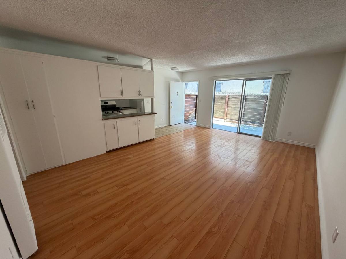Apartment for rent at 3618 Vinton Ave, Los Angeles, CA 90034