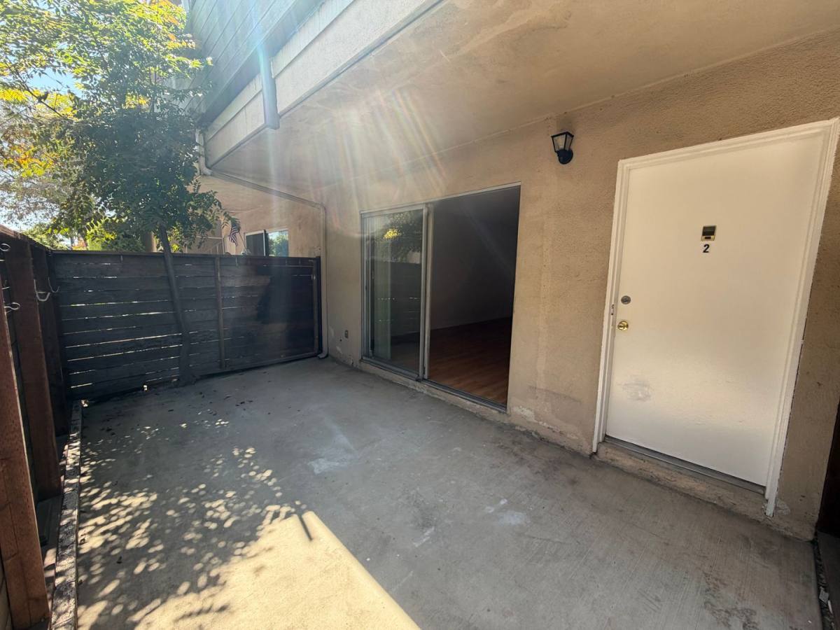 Apartment for rent at 3618 Vinton Ave, Los Angeles, CA 90034