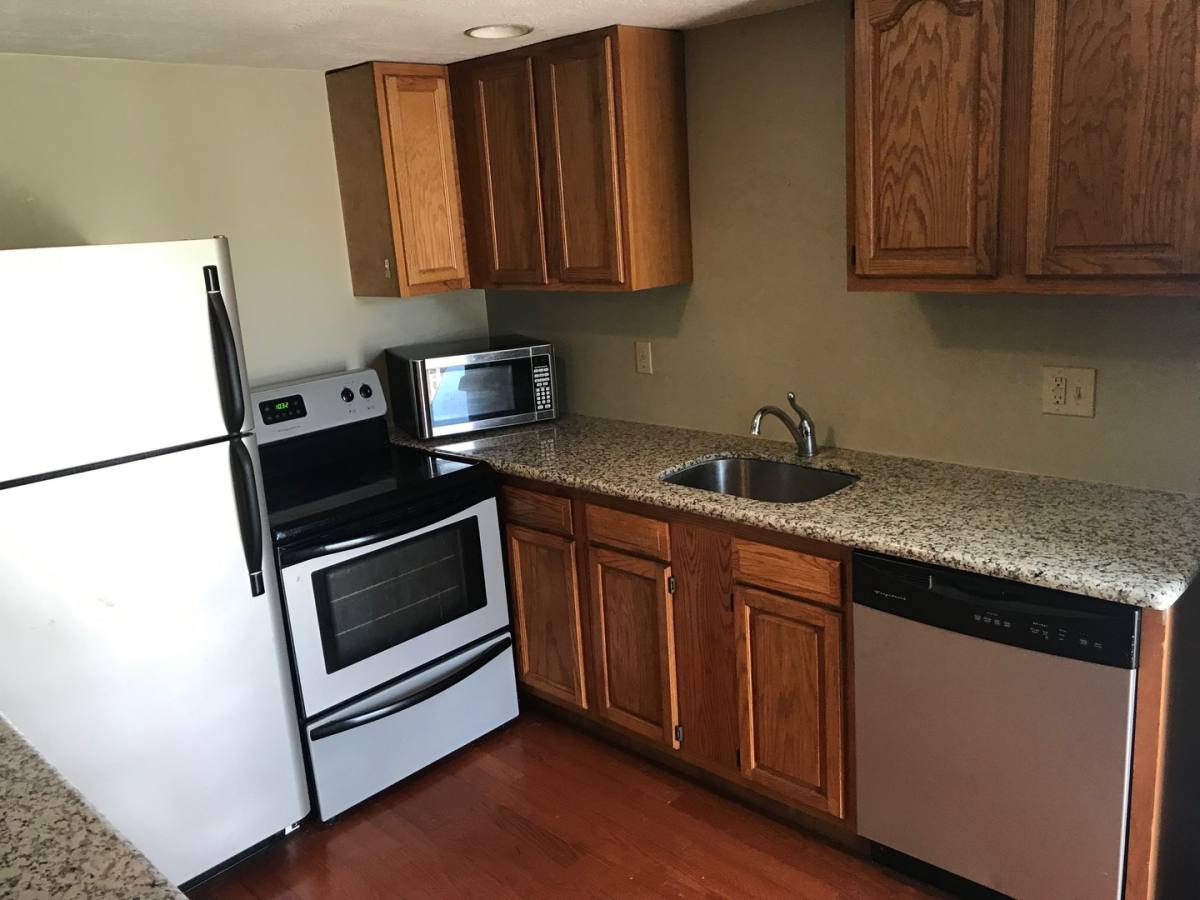 Apartment for rent at 27 S Main St, Ellsworth, PA 15331