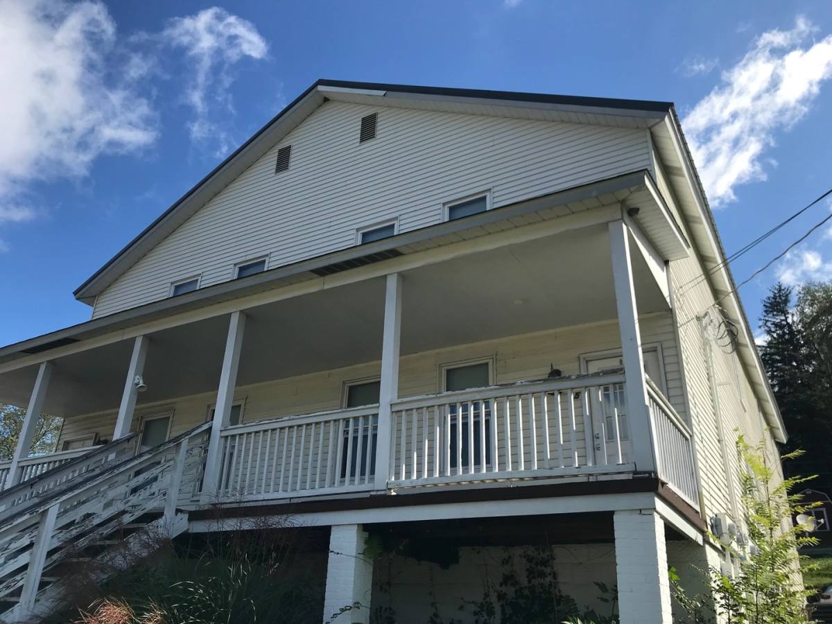 Apartment for rent at 27 S Main St, Ellsworth, PA 15331