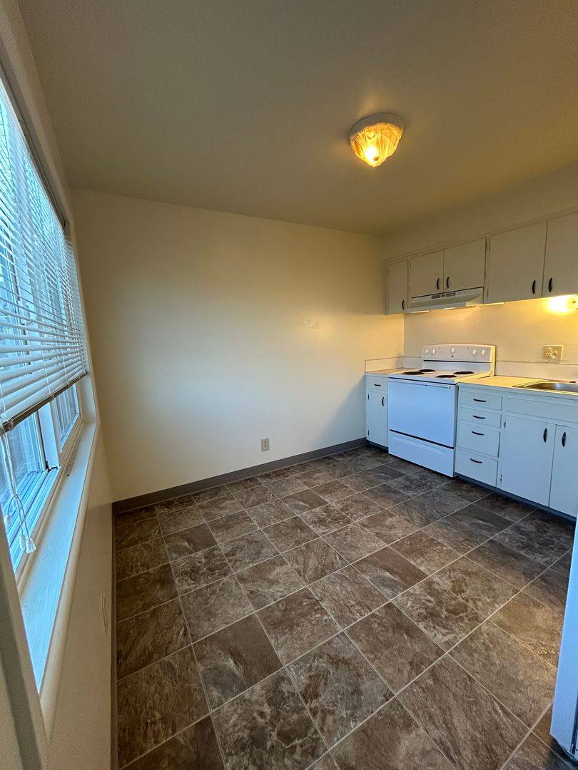 Apartment for rent at 810 18th Ave Sw- #5, Albany, OR 97321