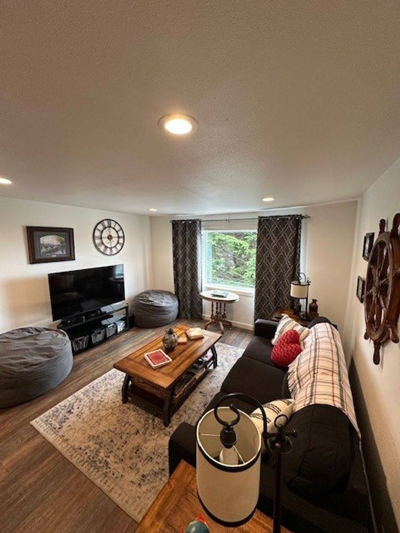 Apartment for rent at 553 Chetco Ave, Brookings, OR 97415