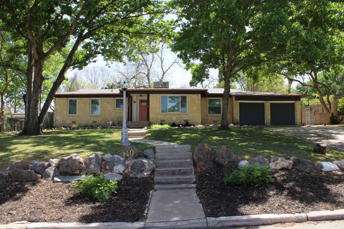 House for rent at 140 Arvin Dr, San Antonio, TX 78209