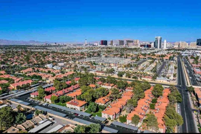 House for rent at 5576 W Rochelle Ave #32 Building, Las Vegas, NV 89103