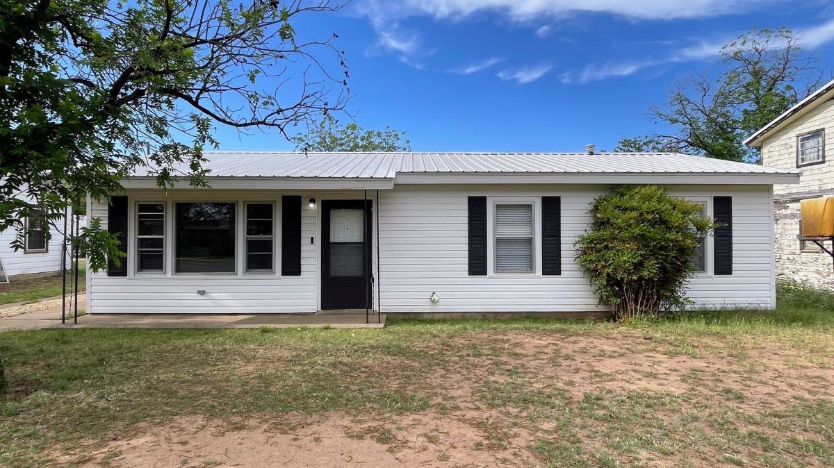 House for rent at 2109 42nd St, Snyder, TX 79549