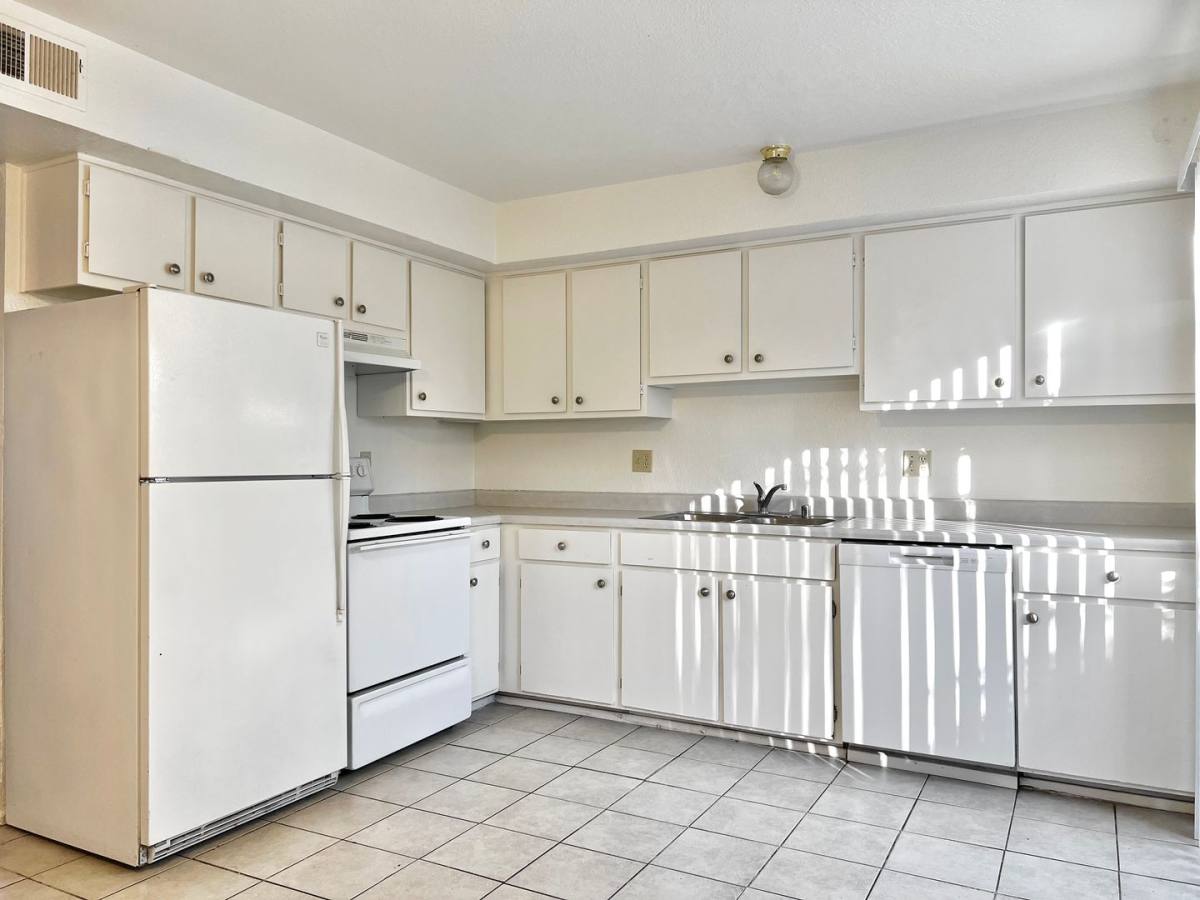Apartment for rent at 805 S St, Hollister, CA 95023