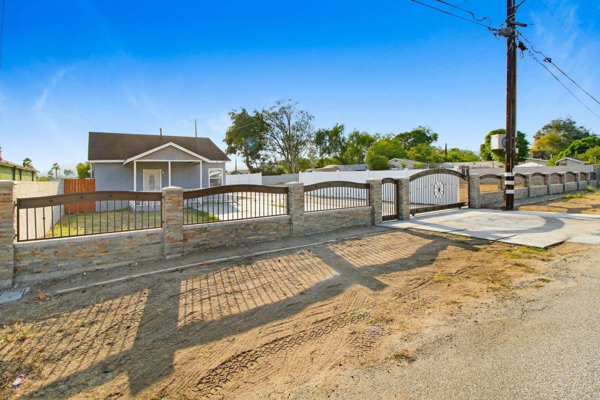 Apartment for rent at 4848 Doane Ave, Riverside, CA 92505