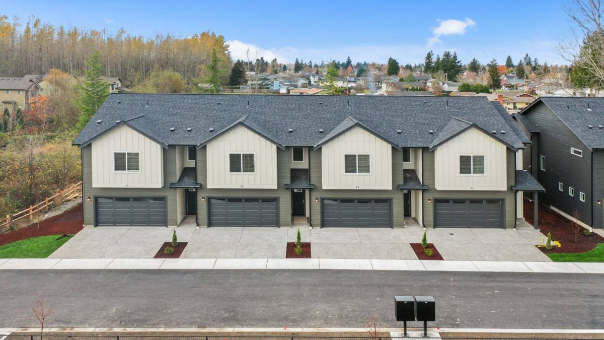 Townhouse for rent at 200 Pratt Ave, Buckley, WA 98321